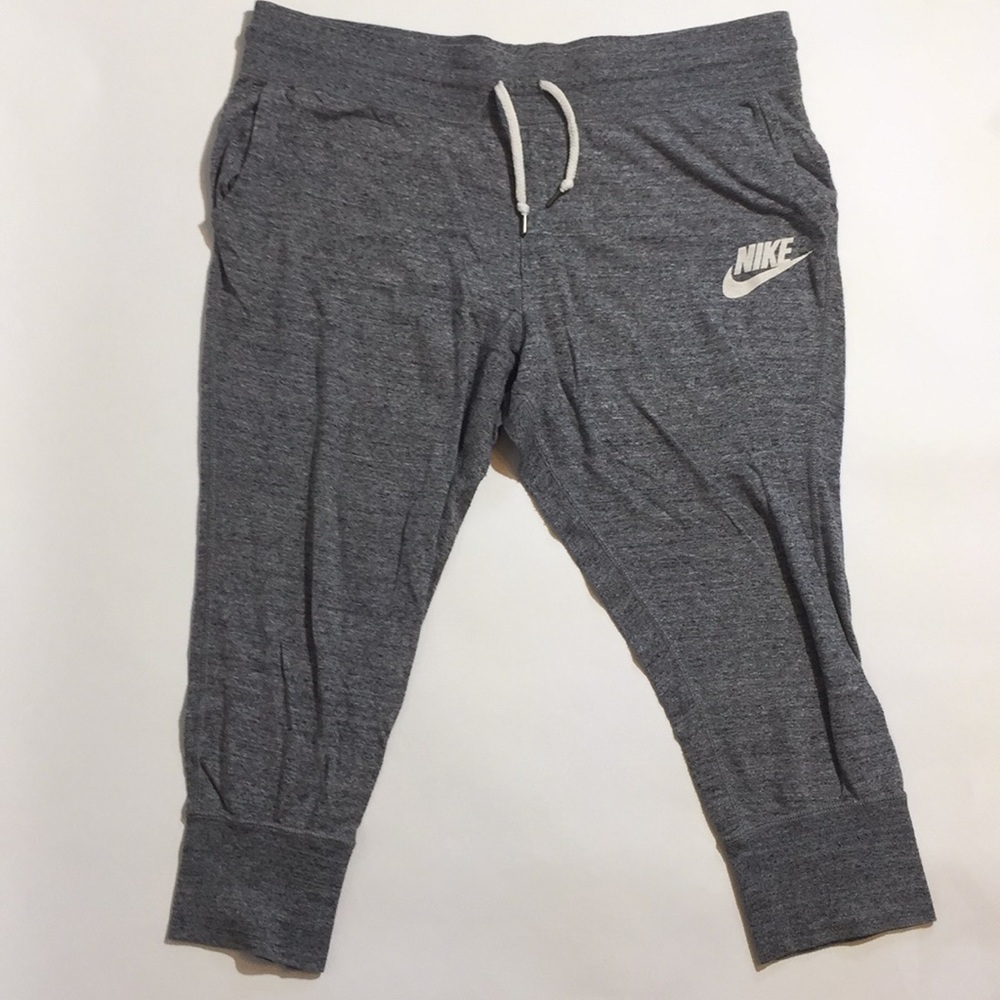 Nike gray Capri sweat pants with drawstrings